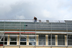 PV-Anlage auf dem Dach der Realschule am Heimbach